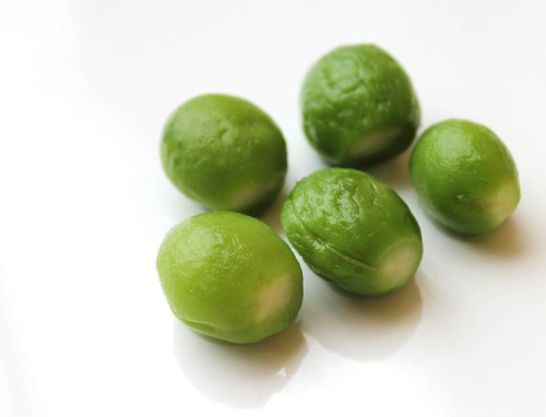 Grüne Mini-Pfirsiche
